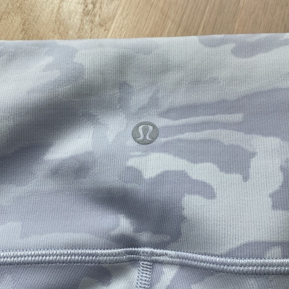 Lululemon Pale grey/ Camo Leggings. 6 - Picture 4 of 5